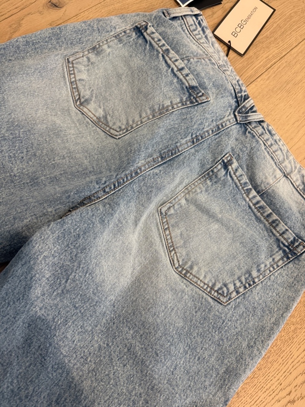 BCBGMaxAzria Light Wash Relaxed Women's Jeans - Picture 3 of 3